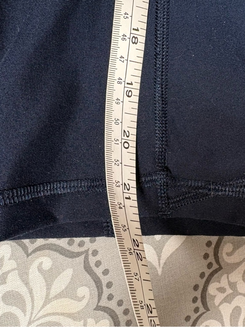 Old Navy Active Elevate High-Waist Capri Leggings in Dark Blue - Picture 5 of 10